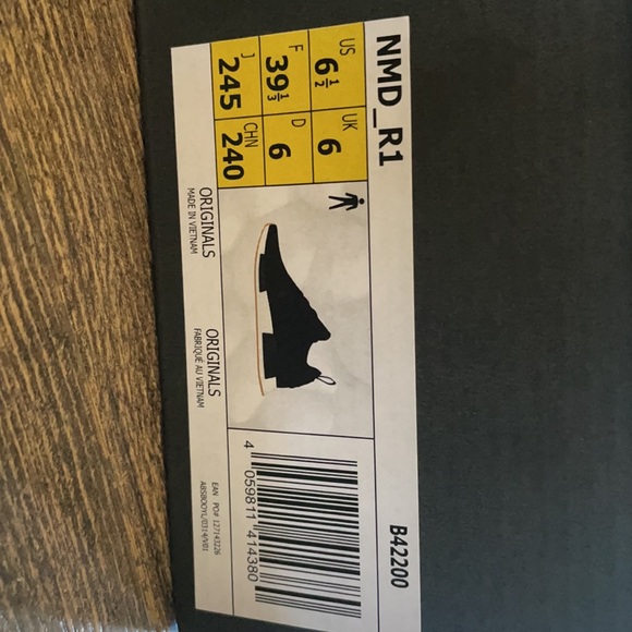 Adidas NMD R1 Black Gum (2018) - Picture 2 of 3